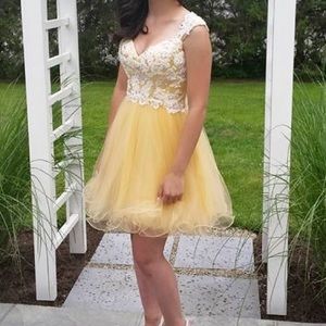 Short Yellow Dress 🌼